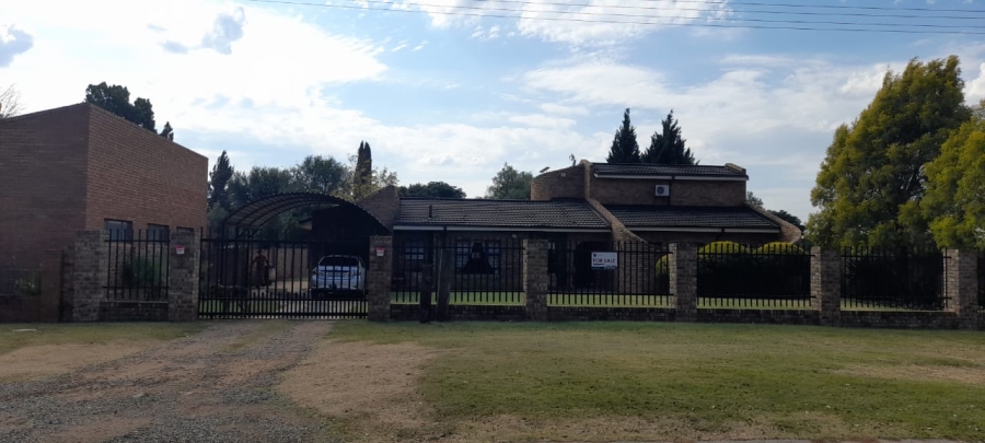 7 Bedroom Property for Sale in Bloemhof North West